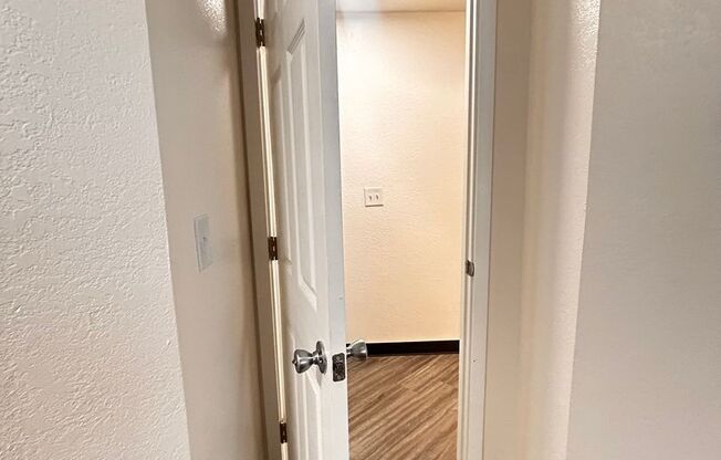 1 bed, 1 bath, 660 sqft, $1,075, Unit H - 037