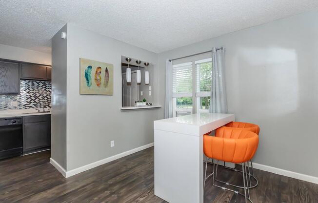2 beds, 2 baths, 996 sqft, $1,042