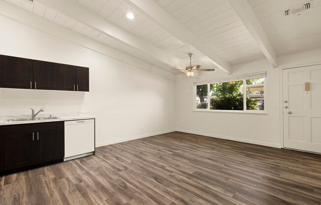 1 bed, 1 bath, 605 sqft, $1,435, Unit 036