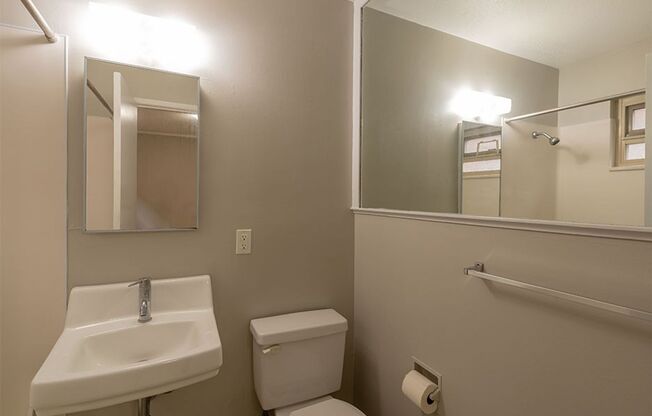 Studio, 1 bath, 400 sqft, $1,395, Unit 4