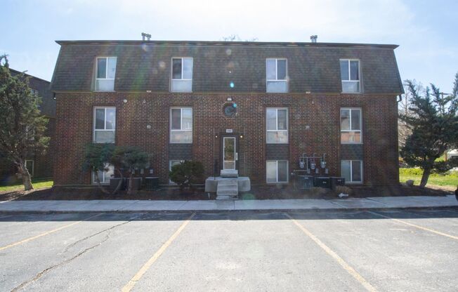 2 beds, 1 bath, 784 sqft, $1,100, Unit 1802 3E