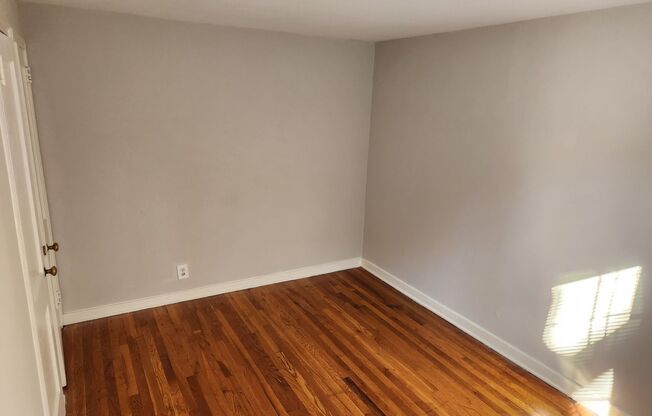 2 beds, 1 bath, 897 sqft, $2,335, Unit F-14