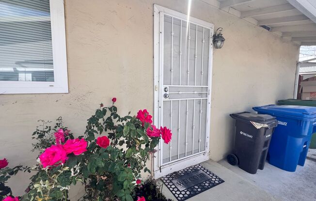 Campbell Duplex: 3 BR 1 BA with Garage & Washer Dryer!