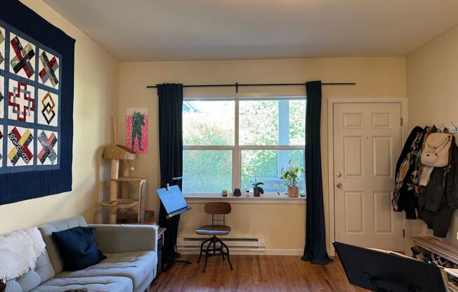 311 Aloha St, Seattle, WA 98109