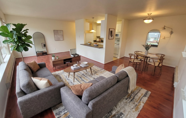 2 beds, 1 bath, 820 sqft, $2,795, Unit R-212