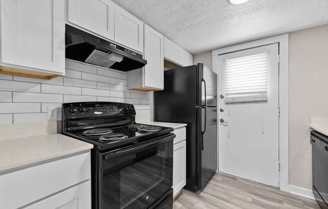 1 bed, 1 bath, 785 sqft, $999