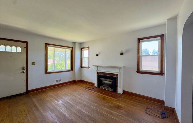 Charming 3 Bedroom/2 Bathroom Home in Parkville, MD!