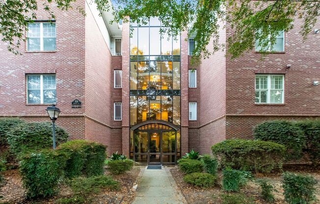 Live in the Heart of Historic Dilworth – Walkable, Stylish & Full of Charm! | ⭐️MOVE IN SPECIAL $500 OFF FIRST FULL MONTH