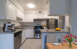 2 beds, 1 bath, 1,048 sqft, $1,900, Unit 113