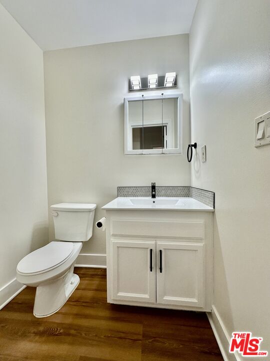 1086 MEADOWBROOK AVE