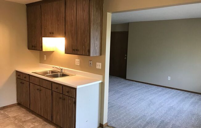 1 bed, 1 bath, 650 sqft, $1,075, Unit Unit 4