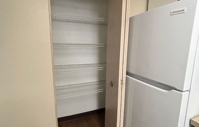 1 bed, 1 bath, 817 sqft, $1,300, Unit 137