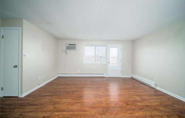 2 beds, 1.5 baths, 950 sqft, $1,170, Unit F-4