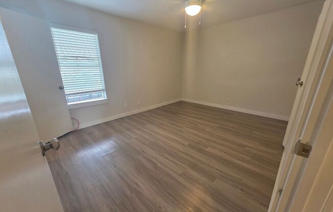 1 bed, 1 bath, 700 sqft, $1,096, Unit ELP2200-216