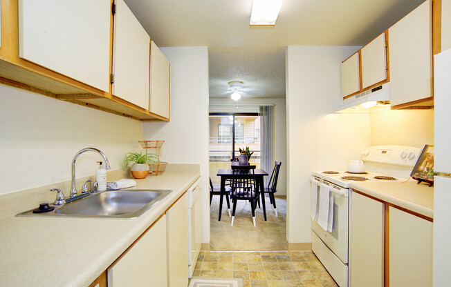 2 beds, 1 bath, 900 sqft, $1,900, Unit C-101
