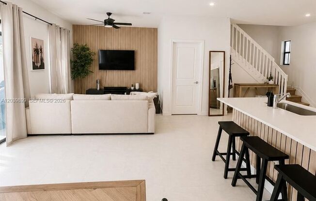 3 beds, 2.5 baths, $3,800