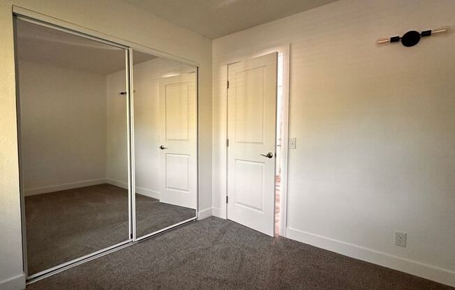 1 bed, 1 bath, 437 sqft, $995, Unit F