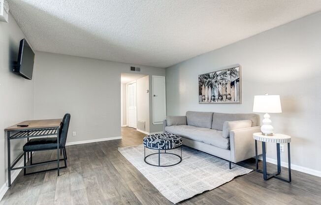 1 bed, 1 bath, 800 sqft, $899