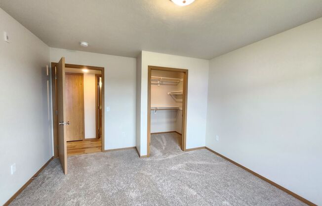 2 beds, 1 bath, 1,006 sqft, $1,230, Unit 3520 304