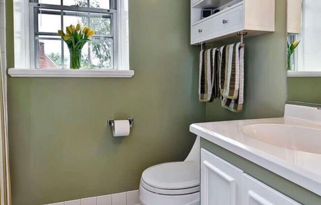 Top Floor 1/1 with Updated Kitchen & HDWD Floors