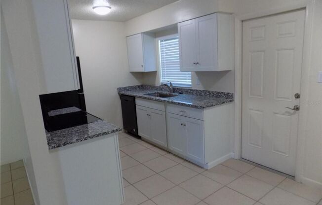 2 beds, 1 bath, 900 sqft, $1,250, Unit Unit B