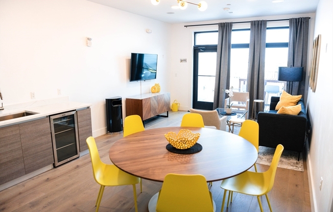 1 bed, 1 bath, 643 sqft, $3,300, Unit 206