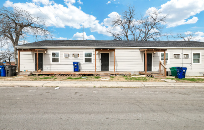438 S SAN JOAQUIN