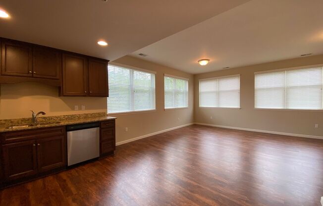 525 BEAVER STREET APARTMENTS