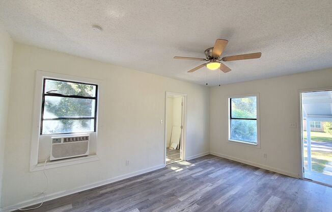 2 beds, 1 bath, $1,295