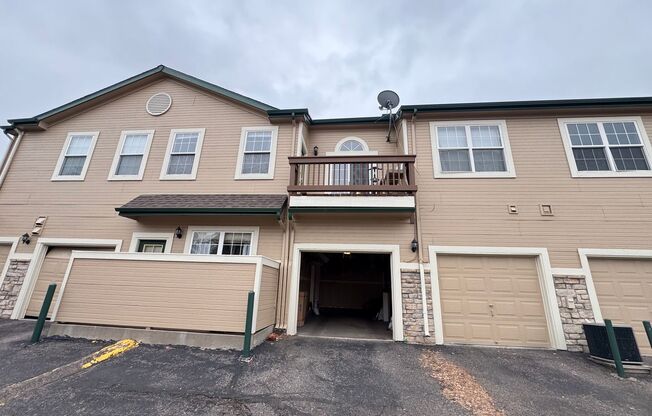 2 beds, 2 baths, $2,100, Unit # 205