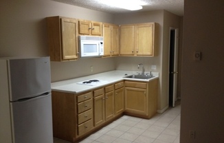 1 bed, 1 bath, 700 sqft, $650, Unit C