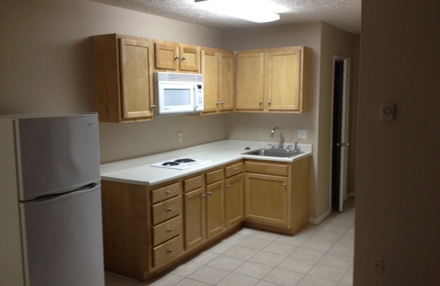 1 bed, 1 bath, 700 sqft, $650, Unit C