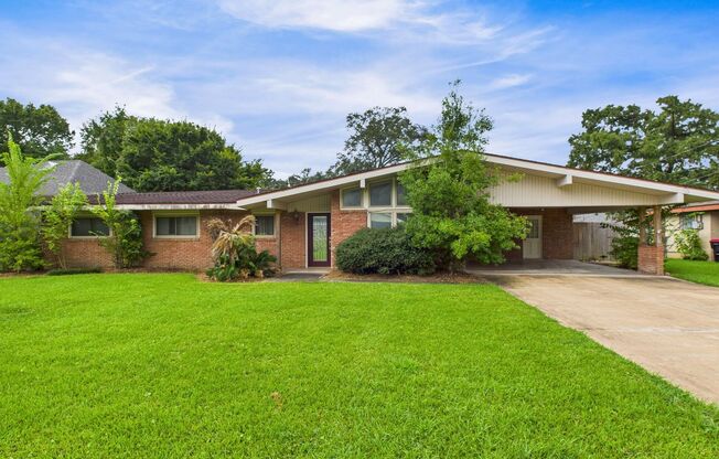 3 Bedroom, 2 Bathroom House in the heart of Lafayette!