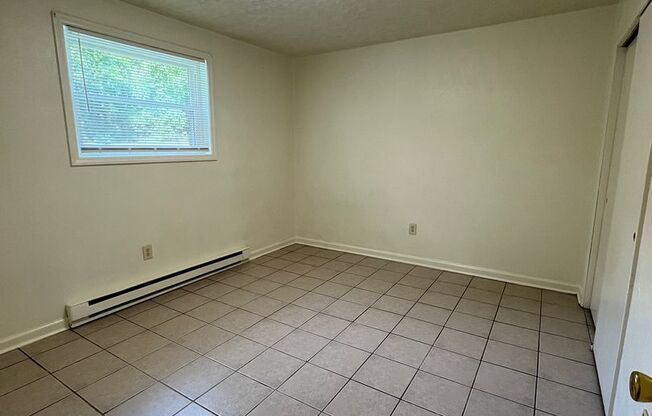 2 beds, 1 bath, 903 sqft, $1,290, Unit K-10