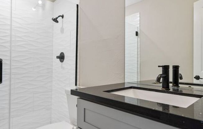 Dream Montrose - 306 Stratford Street