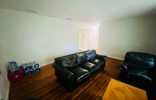 3 beds, 1 bath, $2,250