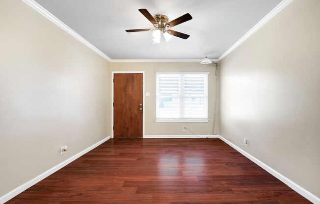 ***MOVE-IN SPECIAL: ONE WEEK FREE***Spacious Single-Story Home with Convenient Amenities