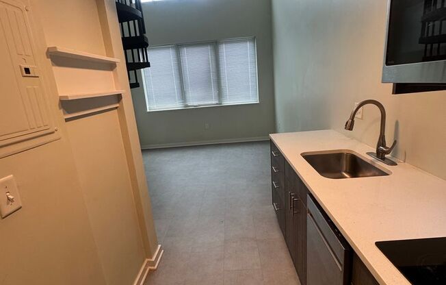 1 bed, 1 bath, 288 sqft, $875, Unit 112