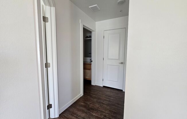 1 bed, 1 bath, $1,300, Unit 202