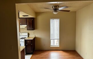 2 beds, 1 bath, $900, Unit # 112