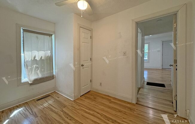 3 beds, 1 bath, $950