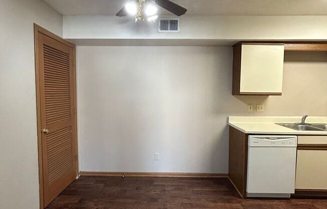 Southwinds Apts. (4712 Virginia St.)