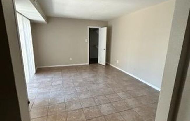 3 beds, 2 baths, 1,350 sqft, $2,055, Unit 3-1623-B