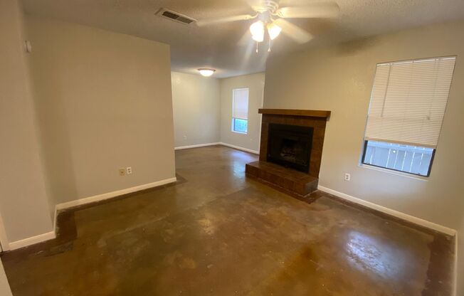 2 beds, 1.5 baths, $1,400, Unit Unit D