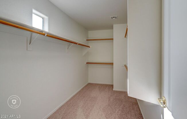 Gorgeous 4 Bed 3 Bath 3 Car home in Peoria with community Pool