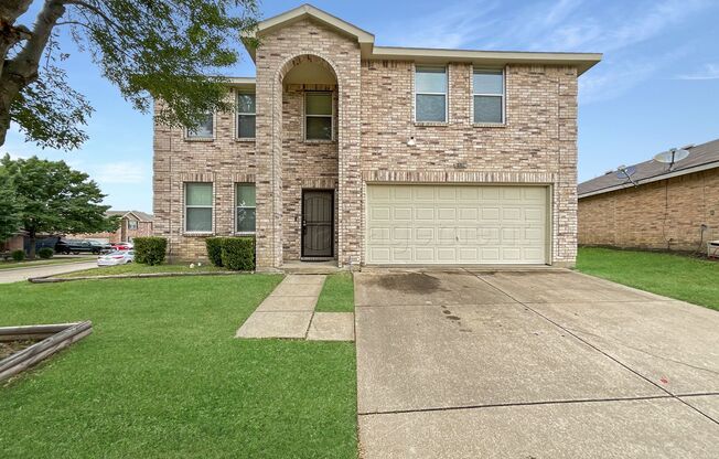 Beautiful Two-Story 4 bed 2.5 baths Home Located in the South Arlington