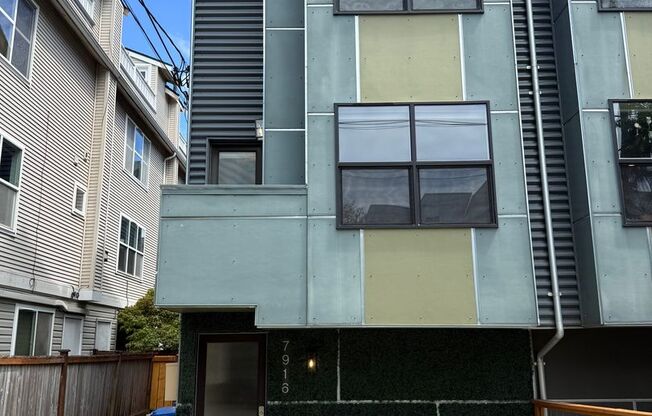 Modern Townhome Just One Block from Green Lake – 3 Bed, 2.25 Bath + Garage!