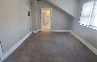 1 bed, 1 bath, $900, Unit Unit 4 - Upper Left