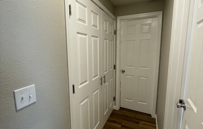2 beds, 1 bath, 907 sqft, $1,300, Unit 1893D