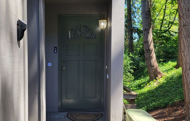 Redmond Bridle Trails One bedroom!